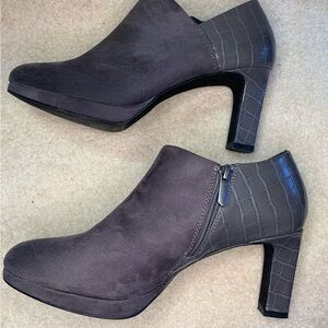 Xappeal GREY!! Size 8